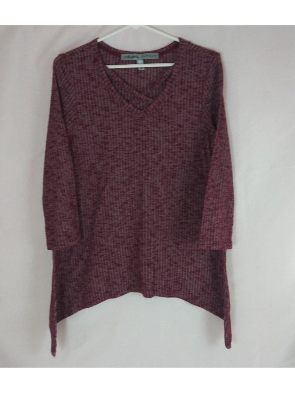 Absolutely Famous Women's Shark Bite Hem Top Size Medium